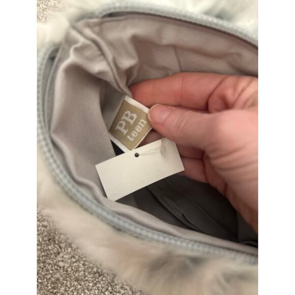 NWT Pottery Barn Teen Faux Fur Zipper Pouch in Gray Snow Leopard - Picture 5 of 5